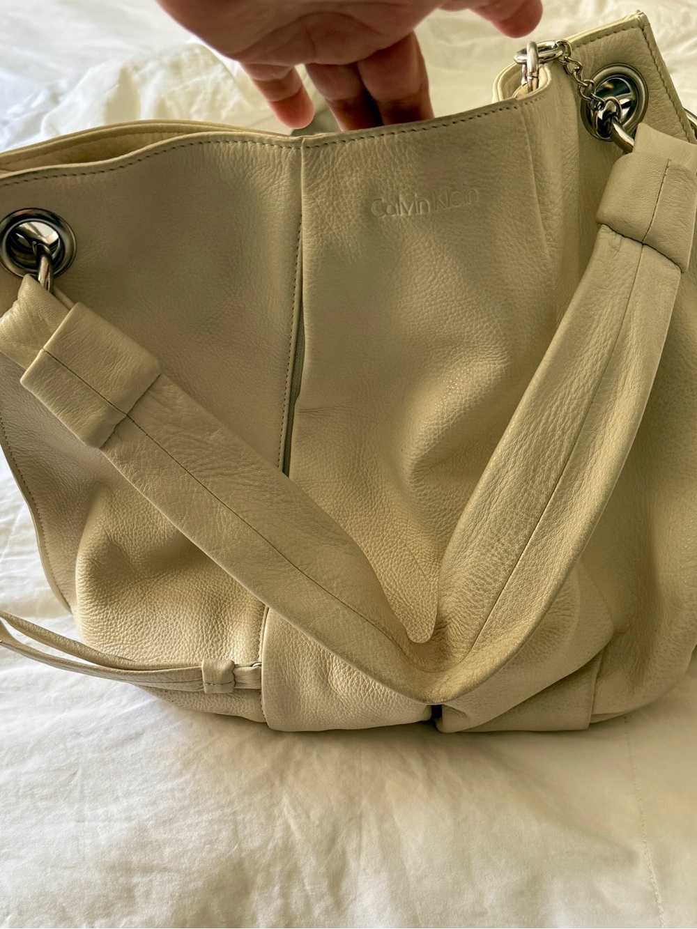 Leather Shoulder Tote Bag in Light Beige - Picture 6 of 9